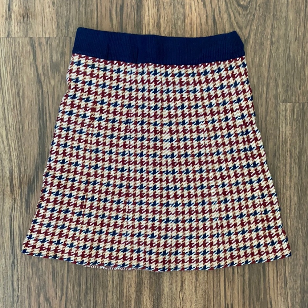 Patterned mini skirt